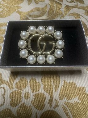 Gold Pearl Double-G Brooch - White Pearls